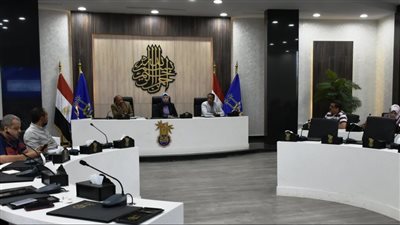 محافظ أسوان يكلف المسئولين بمراجعة ملفات التراخيص والتأكد من مطابقتها للمواصفات