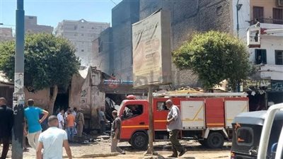 بسبب ماس كهربائي.. تفحم أحد معارض الملابس في المنيا بعد نشوب حريق 