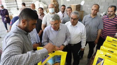 محافظ المنيا يتابع العمل في مشروع المشاتل ومجمع المشروعات الصغيرة 