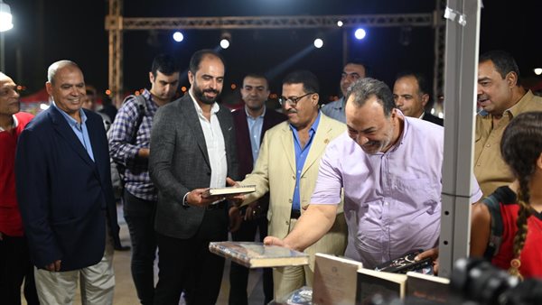 سعيد عبده يتفقد معرض