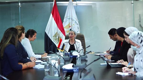 وزيرة البيئة تجري