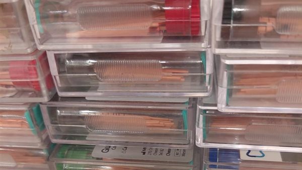 ضبط 12 ألف عبوة مستلزمات