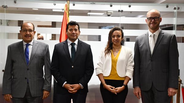 أشرف صبحي يلتقي رئيس