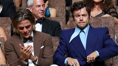 أزمات فيلم Don’t Worry Darling.. كريس باين ينفي بصق هاري ستايلز عليه بـ مهرجان فينيسيا