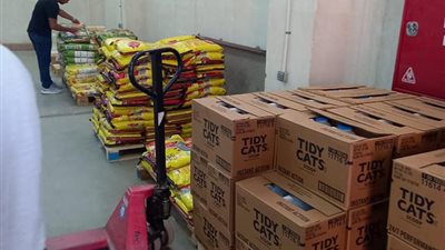 ضبط مصنع أعلاف حيوانات يدار بدون ترخيص بالبساتين 