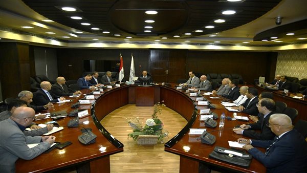 وزير النقل يجتمع