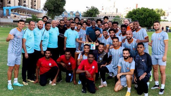 لاعبو اسوان يحتفلون