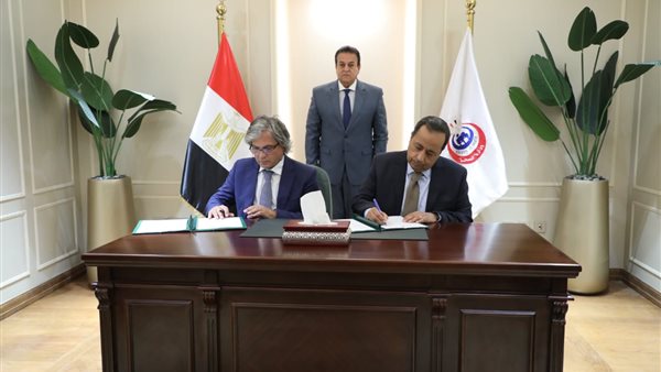 وزير الصحة يشهد توقيع