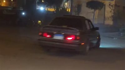 تفاصيل ضبط سائق يستعرض بسيارة بحركات بهلوانية معرضًا حياته وحياة الآخرين للخطر| فيديو