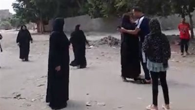 أهالي الغرقى الـ 3 بترعة توشكى ينتظرون وصول جثامينهم استعدادا لدفنهم بالشرقية | بث مباشر 