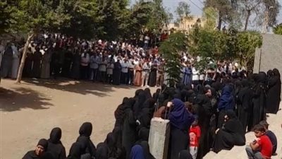 بمشاركة المئات.. تشييع جثامين الغرقى الـ 3 بترعة توشكى بمسقط رأسهم في الشرقية | بث مباشر 