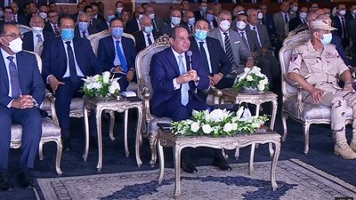 السيسي: تخيلوا سمعت وزير سابق بيقول الدولة ظالمة أصحاب المعاشات