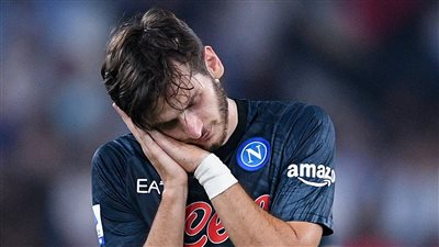 بعد إعلان رحيل إمبابي.. باريس سان جيرمان في صراع مع برشلونة بسبب هذا اللاعب