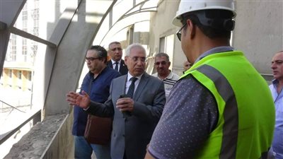 رئيس جامعة المنيا يتابع الأعمال الإنشائية للمستشفى الجديد