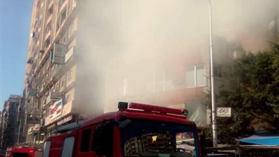 حريق في قمامة ومخلفات أعلى سطح عقار ملاصق لمركز التدريب المهني بالإسكندرية