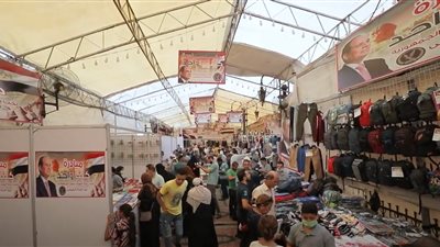 بمناسبة قرب بداية العام.. إقبال كبير على مبادرة كلنا واحد للحصول على مستلزمات المدارس | فيديو وصور