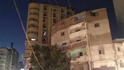 دون خسائر أو إصابات.. السيطرة على حريق بكوم قمامة أعلى سطح عقار بالإسكندرية