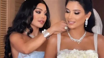 هيفاء وهبي تهنئ شقيقتها بعد زواجها: كنا إخوات ورفقة ويعزّ عليّ فراقك