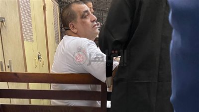 وصول المتهم مالك عقار فيصل المحترق إلى محكمة الجنايات