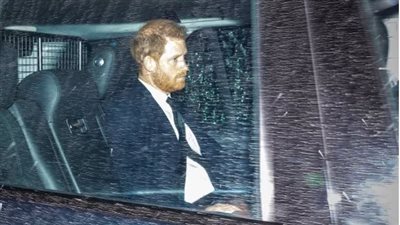  الأمير هاري يغادر قلعة بالمورال بعد توديع جدته الملكة اليزابيث الثانية