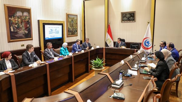 وزير الصحة في اجتماع