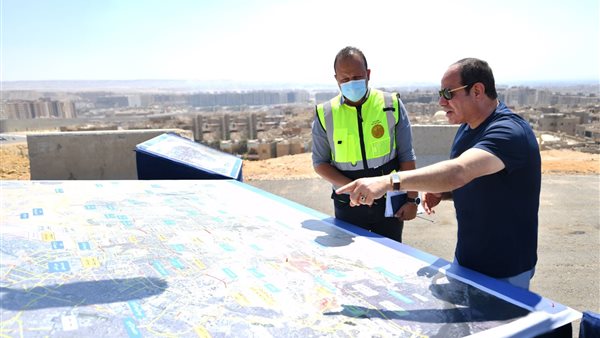 الرئيس أثناء الجولة