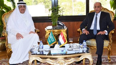 وزير الطيران يستقبل عضو مجلس الوزراء السعودي لبحث تعزيز الشراكة بين البلدين