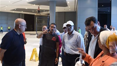 رئيس الوزراء يتفقد قاعة مؤتمرات قمة المناخ بشرم الشيخ