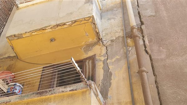 سقوط أجزاء من عقار