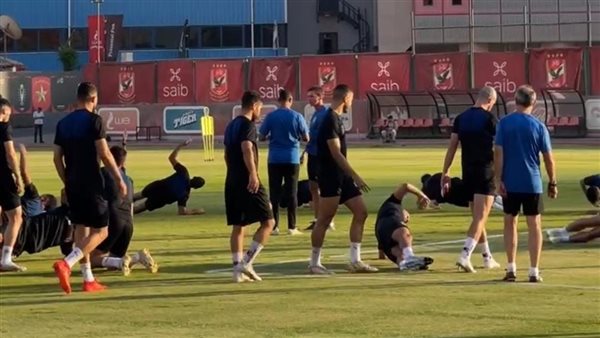 لاعبو الأهلي