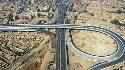 خدمات مرورية مكثفة لتنفيذ أعمال تطوير محور الخمسين بمنطقة زهراء المعادي بالقاهرة