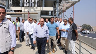 وزير النقل يوجه بسرعة إنجاز محور المرج