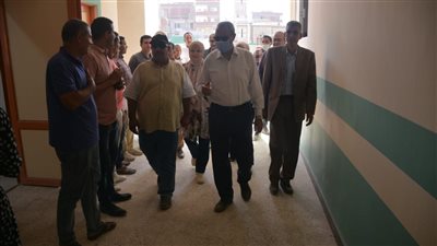 محافظ القليوبية يتفقد مشروعات حياة كريمة بشبين القناطر 
