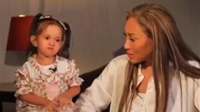 هجوم كبير على الطفلة بسنت بعد ظهورها مع ريهام سعيد على قناة الشمس.. ومتابعون: أهلها أساءوا تربيتها