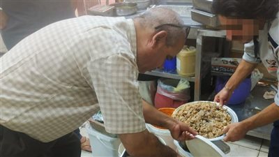 صحة السويس تضبط 70 كيلو أغذية غير صالحة للاستخدام الآدمي داخل المطاعم