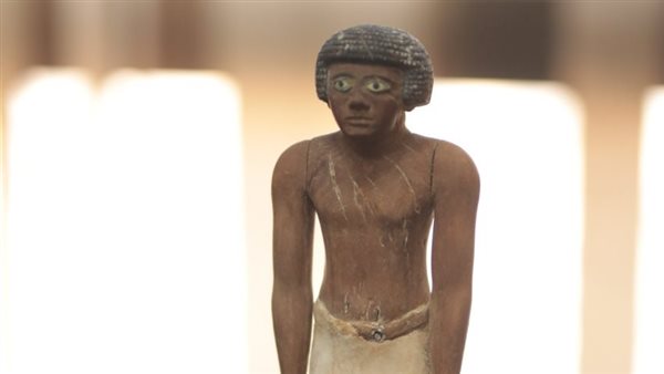 استرداد تمثالين أثريين