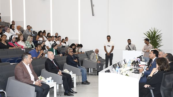 وزير الشباب يزور