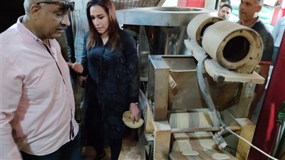 نائب محافظ البحيرة تتفقد عددا من المخابز البلدية وسيارات السلع الغذائية