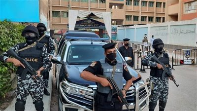 مكبل بأحد أعمدة الإنارة.. الداخلية تكشف حقيقة تعدي الأهالي على شخص حاول سرقة دراجة نارية بالغربية