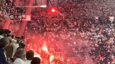 اشتباكات بالشماريخ بين جماهير مارسيليا وفرانكفورت بدوري أبطال أوروبا | فيديو