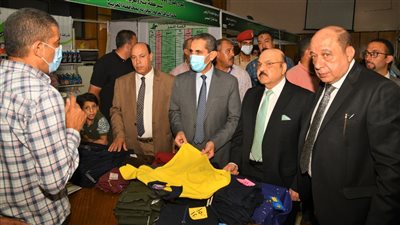 تخفيضات تصل لـ 30%.. محافظ الغربية يفتتح معرض أهلا مدارس بطنطا