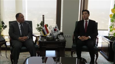 وزير المالية: مستعدون لتذليل العقبات لتحفيز الاستثمارات الكورية