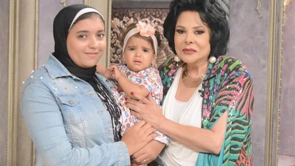 الطفلة سيلين في صاحبة