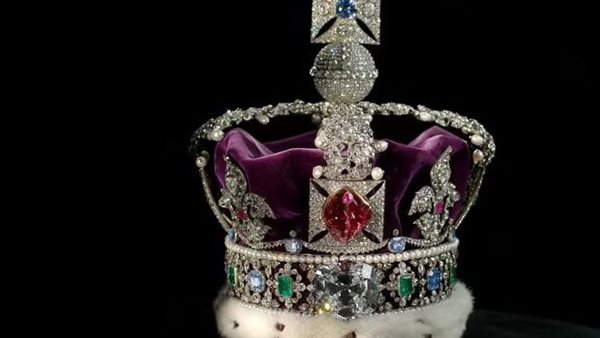 تاج الملكة اليزابيث