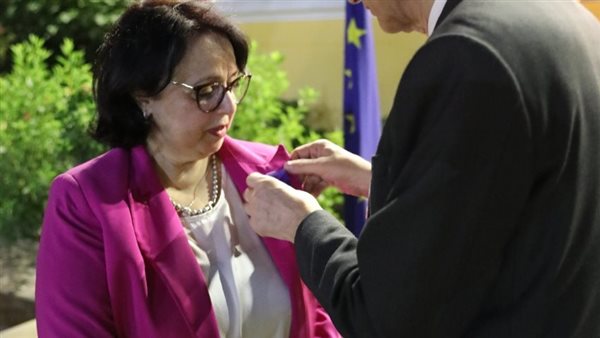 تكريم مديرة مركز