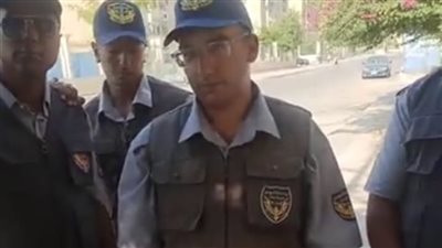 طعنه بالمقص في رجله.. تفاصيل إنقاذ مُسن من بطش نجله بالإسماعيلية | بث مباشر