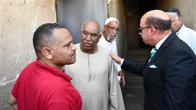 محافظ أسوان يتدخل للصلح بين أسرتين في المحمودية