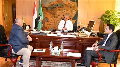 محافظ الفيوم يتابع سير العمل بالمشروعات الخدمية والأنشطة المقدمة للمواطنين