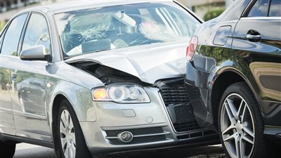 خطوات يجب اتباعها عند تعطل فرامل السيارة فجأة أثناء القيادة