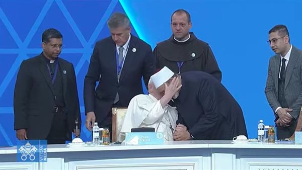 بابا الفاتيكان وشيخ